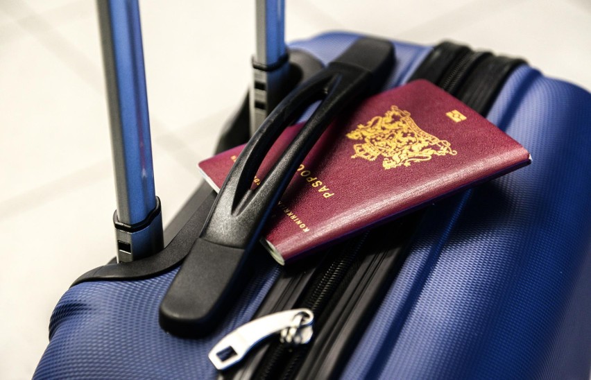 50 proc. ulga w opłacie paszportowej przysługuje:...