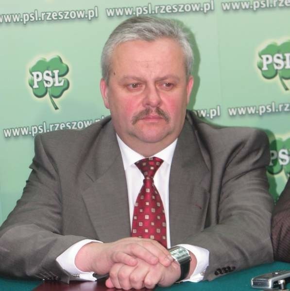 Nowy wojewoda Mirosław Karapyta, rozpoczął urzędowanie od odwołania dotychczasowego wicewojewody