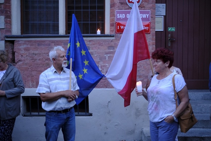 Toruń. Protest po uchwaleniu ustawy o Sądzie Najwyższym...