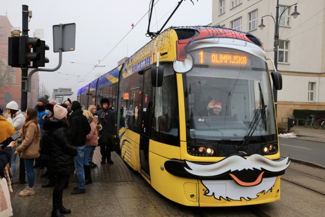 To już tradycja - świąteczny tramwaj od kilku lat kursuje po Toruniu w okresie bożonarodzeniowo-noworocznym