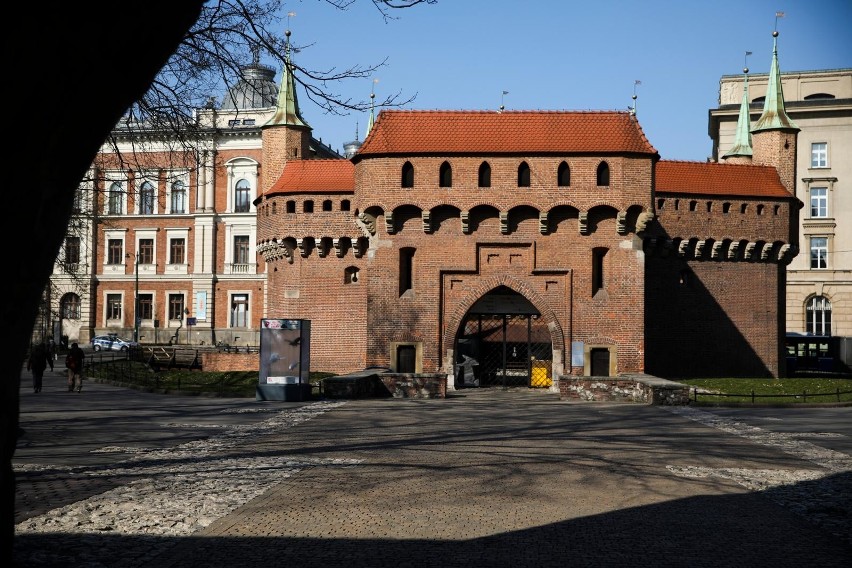 17 października, godz. 14.00...