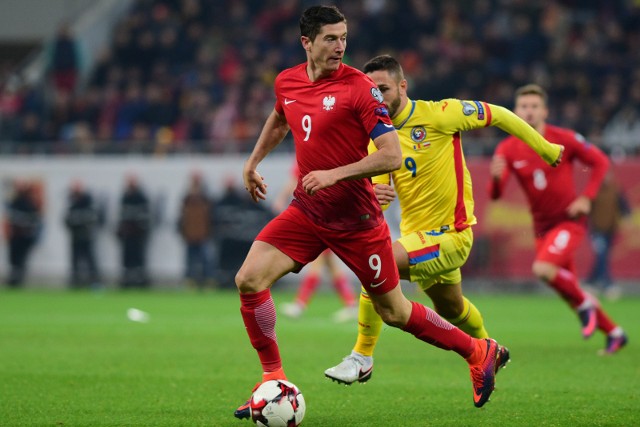 11.11.2016 bukaresztmecz  eliminacyjny  z rumunia do mistrzostw swiata w rosji 2018 - mecz reprezentacja polska rumunianz- robert lewandowski / florin andone bucharest fifa world cup 2018 qualifing match between romania and polandfot. bartek syta / polska press