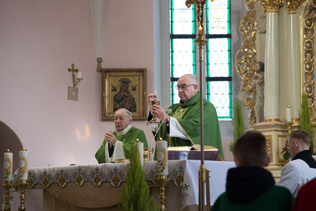 Uroczysta msza dziękczynna odbyła się podczas niedzielnej sumy parafialnej.