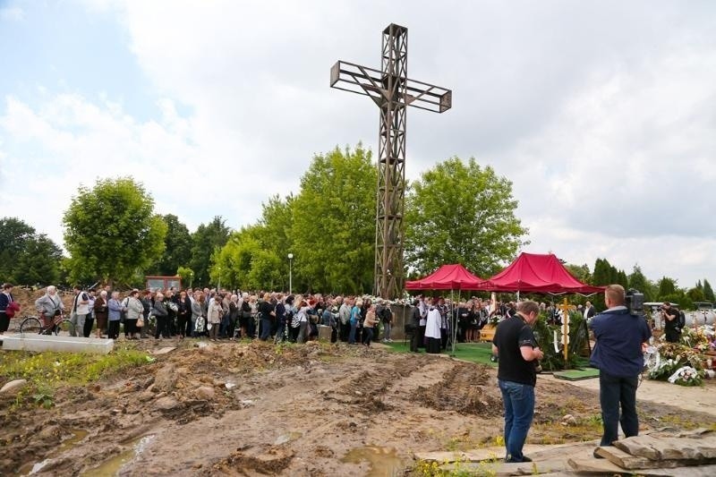 Wrocław: Pogrzeb ofiar rodzinnej tragedii na Hubach [ZDJĘCIA]