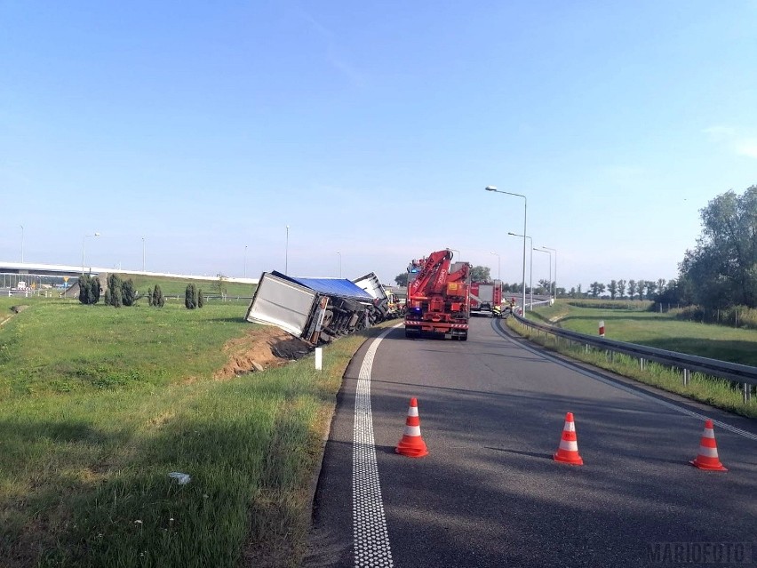 Tir przewrócił się na autostradzie A4. Droga jest przejezdna