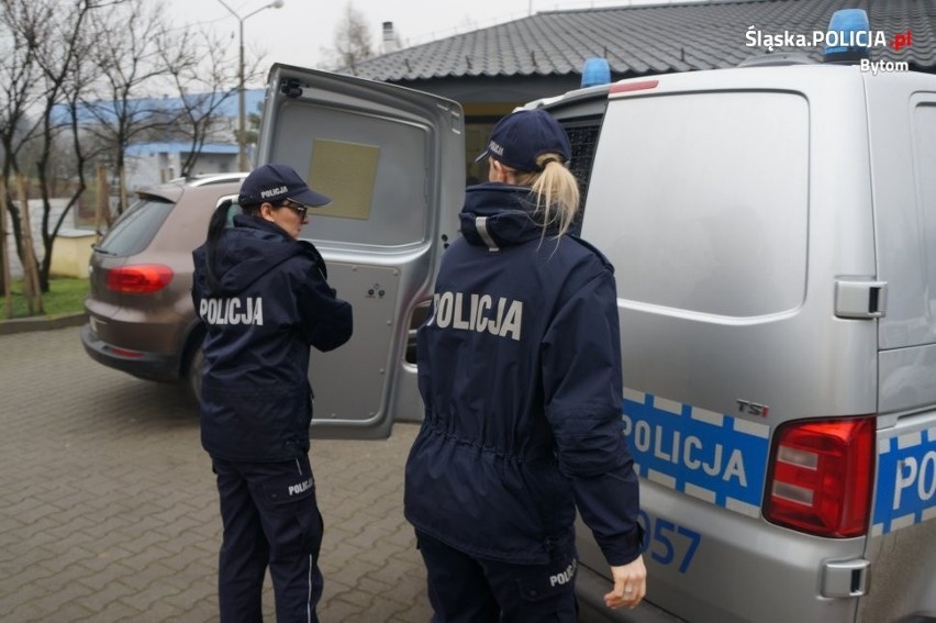 Bytomscy policjanci wsparli schronisko dla zwierząt w Miechowicach