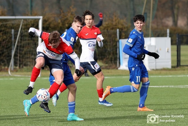 Rezerwy Lecha Poznań wygrywają z Polonią Środa Wielkopolska 1:0.