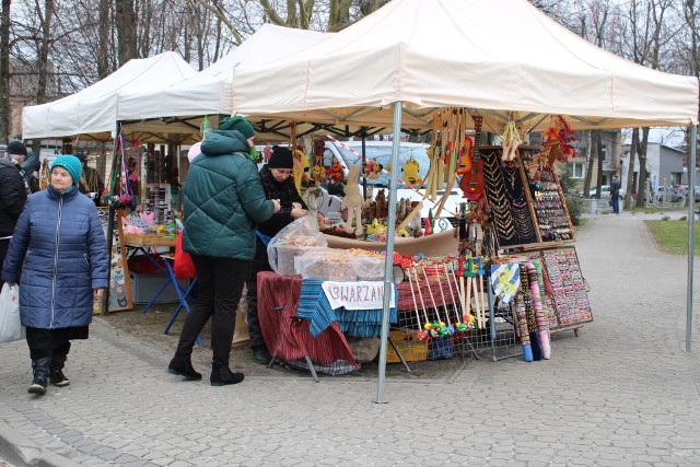 Kiermasz w Jedlińsku podczas wydarzenia "Ścięcie Śmierci". Zobaczcie zdjęcia na kolejnych slajdach.