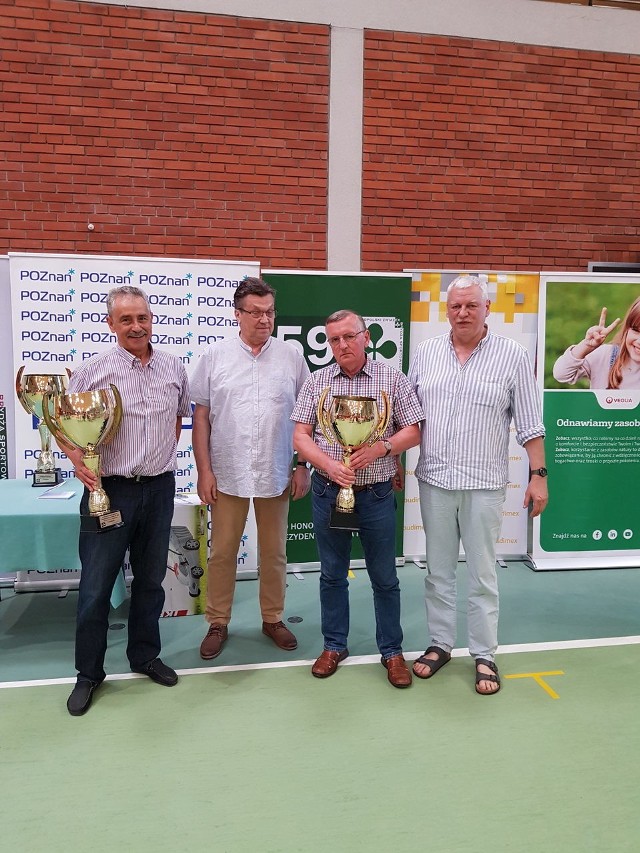 Główny turniej kongresu Budimex Grand Prix Polski im. Kazimierza Węcławka zakończył się zwycięstwem pary: Bogdan Świątek - Maciej Sobieralski (Poznań). Między zwycięzcami Marian Wierszycki, prezes Wielkopolskiego Związku Brydża Sportowego