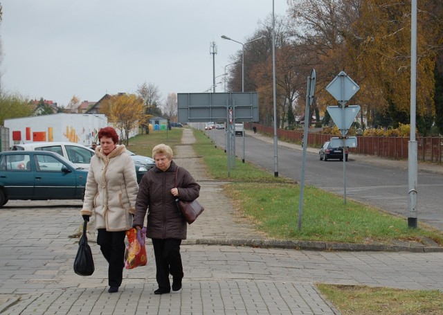 Ul. Wywiórskiego w Drawsku Pomorskim. W 2011 r. wybudowane tu zostaną nowe parkingi.