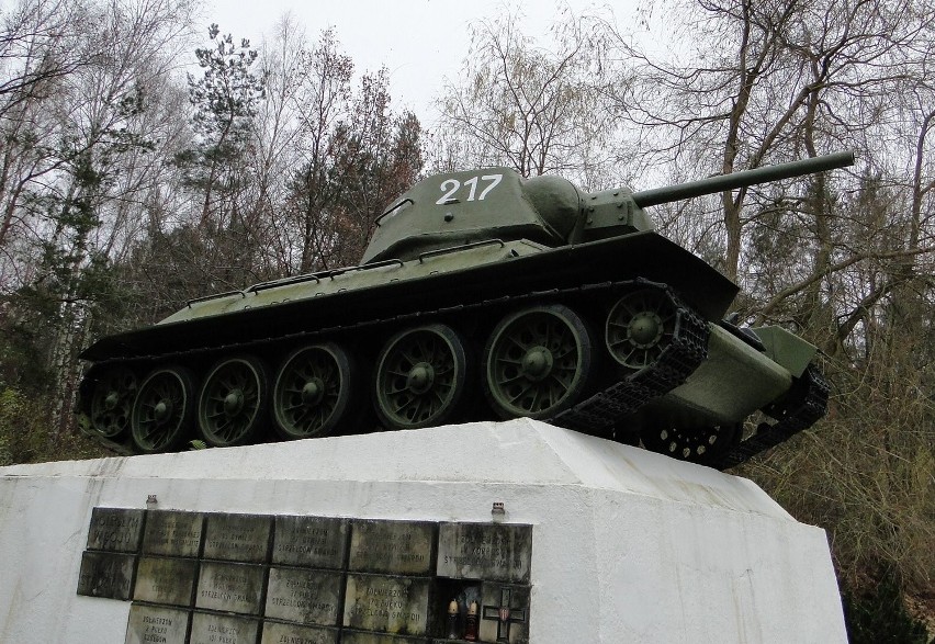 Pomnik – czołg, symbol pamiętnej bitwy pod Studziankami w...