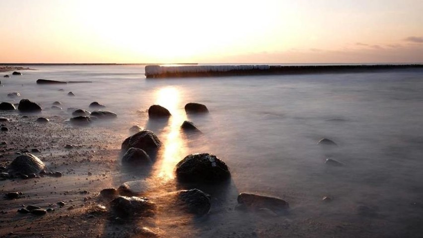 Zamarznięte morze na plaży w Wiciu [ZDJĘCIA]                             