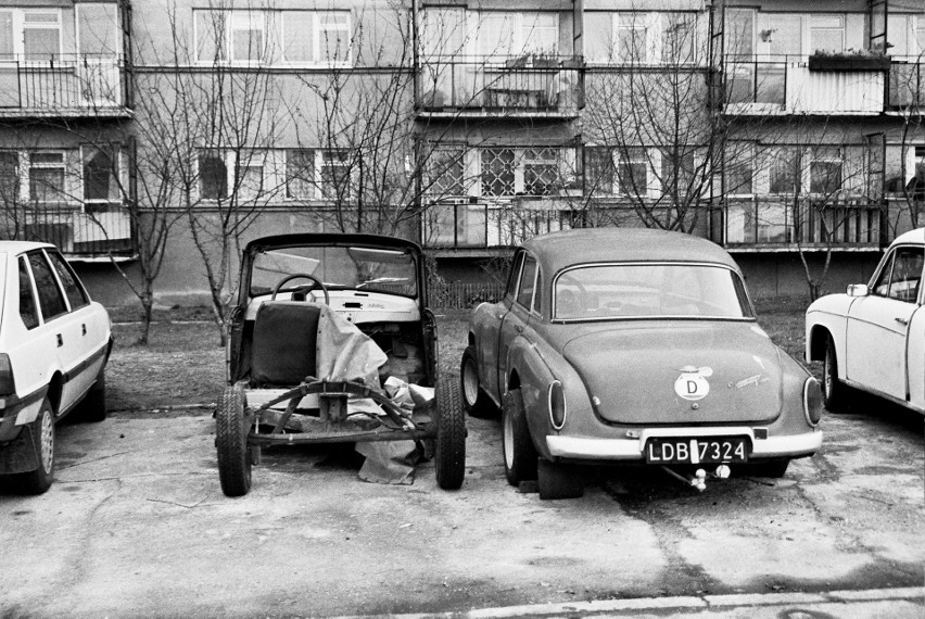 Kultowe auta PRL na unikatowych zdjęciach z tamtych czasów