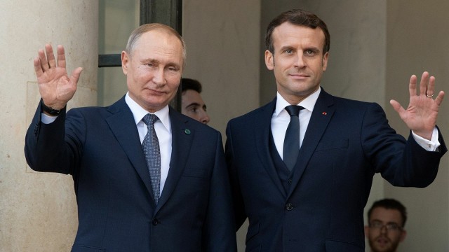 Prezydenci Rosji i Francji – Władimir Putin i Emmanuel Macron