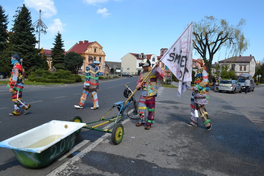 Wilamowskie śmiergusty 2014, czyli leją od samego rana