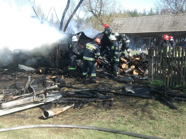 Drewniany domek w Podborzu uległ całkowitemu spaleniu