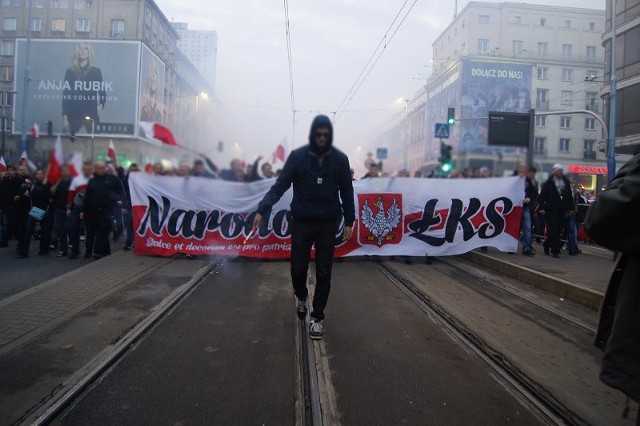 Liczne grupy kibiców z całej Polski, w tym także Łódzkiego Klubu Sportowego, wzięło we wtorek udział w Marszu Niepodległości.