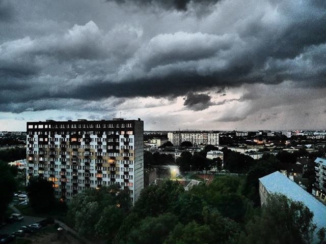 Chmury nad Białymstokiem. Niezwykły widok w niedzielny wieczór [ZDJĘCIA]