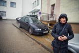 Parking przy poradni ortopedycznej szpitala wojewódzkiego. Parking? Mamy w planach! Na razie parkujcie na dziko  