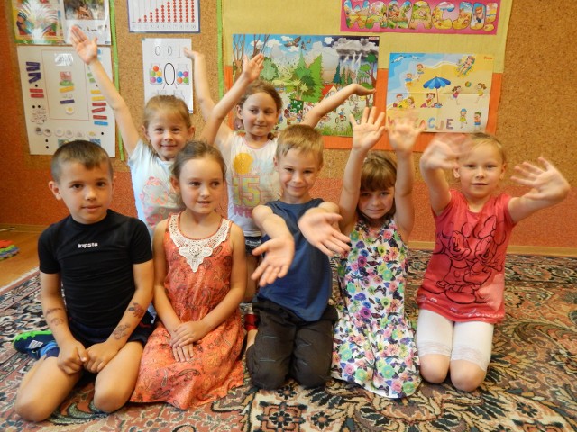 Sześciolatki z przedszkola nr 3 w Opolu: od lewej: Olek, Paulina, Kamil, Karolina i Paulina oraz Ola i Ola (z tyłu).