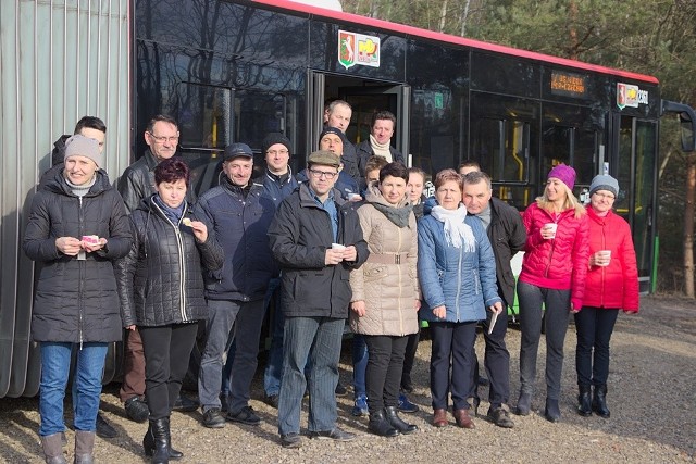 - Na szczęście znalazły się osoby, które uznały, że trzeba zawalczyć o to, żeby autobus do nas dojeżdżał. Wśród naszych mieszkańców jest grupa bardzo aktywna, która wymienia się informacjami m.in. na grupie facebookowej - mówi Jerzy Woźniaki, sołtys Kawki.