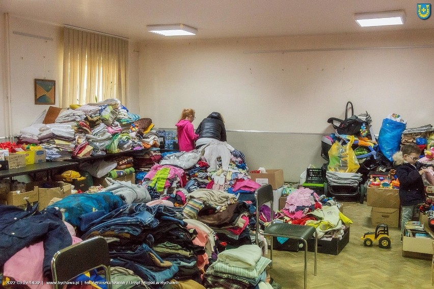 Francuzi z La Chapelle sur Erdre wsparli zbiórkę darów dla Ukrainy. To miasto partnerskie Bychawy. Zobacz zdjęcia