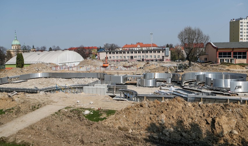 Trwa przebudowa odkrytych basenów w Rzeszowie.