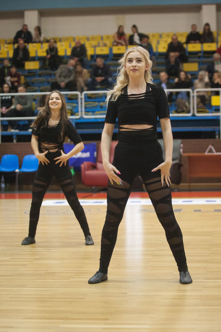 Cheerleaders Maxi podczas meczu Grupa Sierleccy Czarni Słupsk – Kotwica Kołobrzeg [ZDJĘCIA]