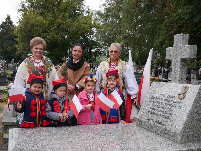 Uroczystości poświęcenia odnowionej mogiły żołnierzy Wojska Polskiego  poległych w czasie II wojny światowej