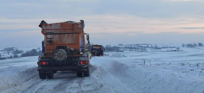 Fatalne warunki na drogach. Zbieramy zdjęcia i filmy od...