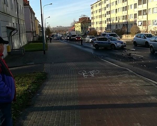 Kolizja przy ulicy Bohaterów Westerplatte. Uwaga na korki.