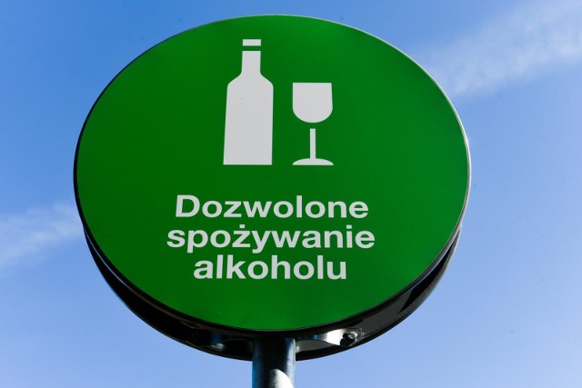 Sklepów sprzedających alkohol w Poznaniu jest dużo, trzeba zatem skierować kulturę picia w stronę lżejszych trunków, zwłaszcza wina, i odchodzić od sprzedaży mocniejszych alkoholi - tłumaczą władze miasta.