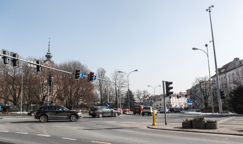 Na Placu Śreniawitów krzyżuje się kilka głównych ulic...