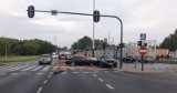 Wypadek na al. Włókniarzy przy ul. Liściastej. Zderzyły się cztery samochody. Są osoby ranne 