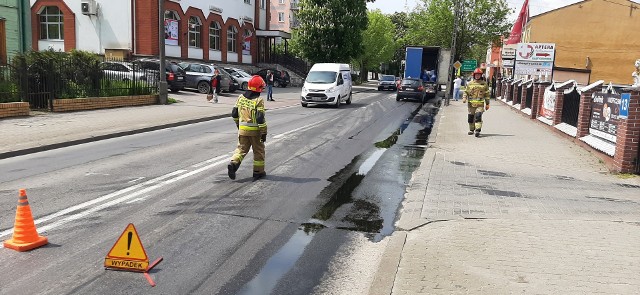 Wyciek substancji na drogę krajową w Opatowie