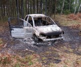 Pożar samochodu w lesie pod Bydgoszczą. Strażacy szukali kierowcy kilka godzin! [zdjęcia]