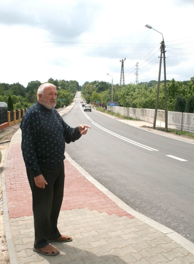 - Mamy już dość tych ciemności, jak długo to jeszcze potrwa - rozkłada ręce Jerzy Chełmiński, jeden z mieszkańców Kowali.