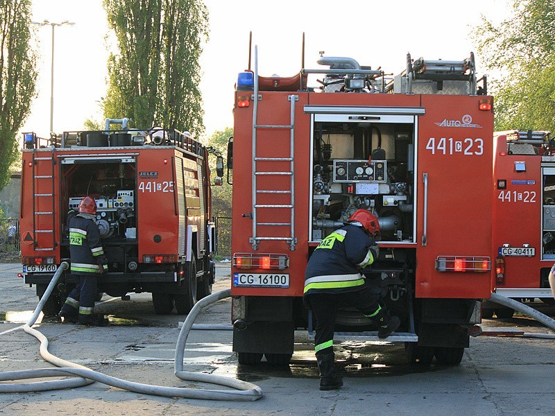 Do gaszenia ognia przyjechały trzy zastępy strażackie