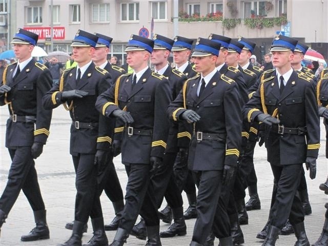 Defilada i ślubowanie strażaków w Częstochowie. Towarzyszyły...