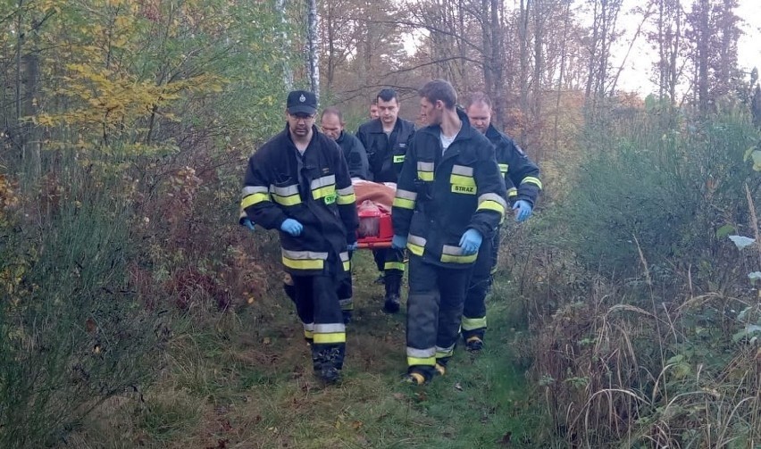 Kiedy 77-latek został odnaleziony, strażacy udzielili mu...