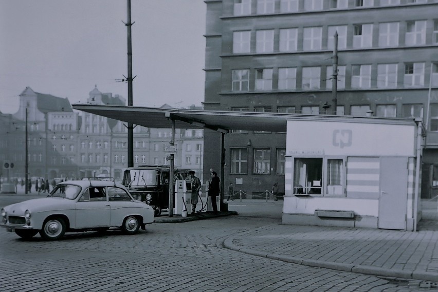 Stacja benzynowa CPN na placu Gołębim we Wrocławiu