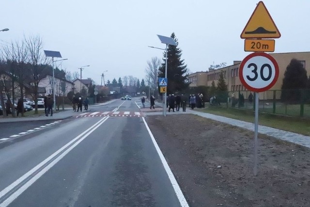 W 2021 roku białobrzeskie Starostwo przebudowało drogę powiatową ze Stromca do Bobrku, także wtedy przy szkole został wybudowany chodnik. Podobny będzie w miejscowości Boże w gminie Stromiec.