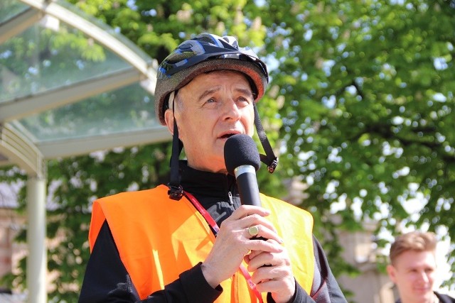 Ksiądz biskup Marian Florczyk ma nadzieję, że 22 sierpnia uda się na rowerach pokonać trasę z Kielc do Borkowa.