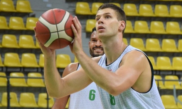 Dragan Apić z Enei Zastalu BC Zielona Góra w sparingu z Górnikiem Wałbrzych zdobył 33 punkty, zaliczył 10 zbiórek i 7 asyst