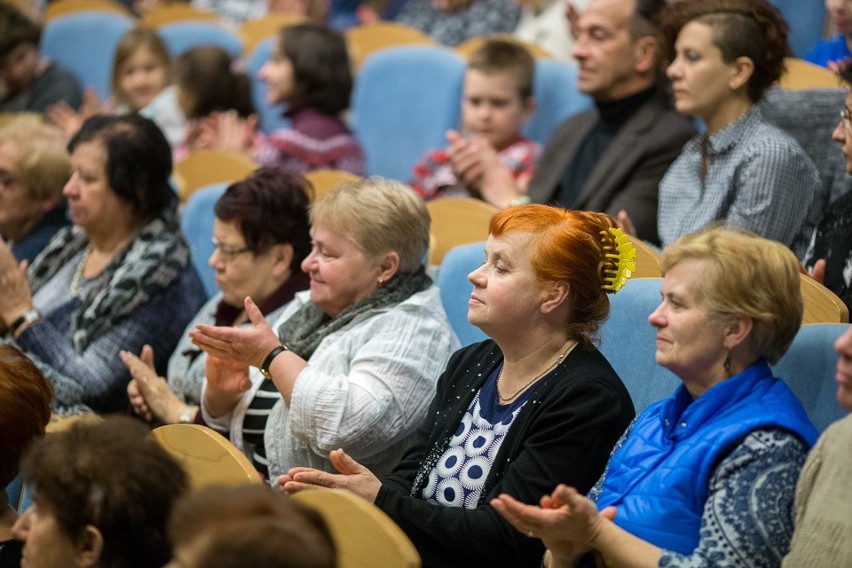 Tarnów. Seniorzy połamali się opłatkiem