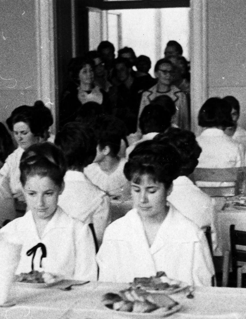 Tak niemal 60 lat temu wyglądała matura w II LO w Nowym Sączu. Zobacz archiwalne zdjęcia z matur z 1965 roku