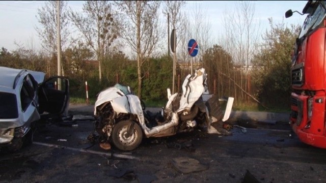 Na drodze krajowej nr 11 w Ostrowie Wielkopolskim doszło do zderzenia czterech samochodów.