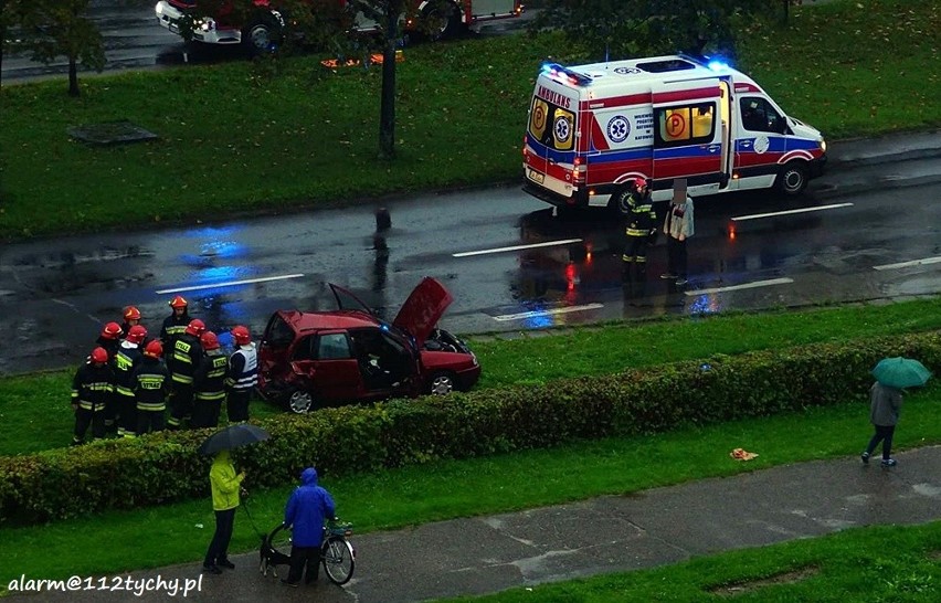 Tragiczny wypadek w Tychach. Mercedes uderzył w seata. Nie żyją dwie osoby ZDJĘCIA+NOWE INFORMACJE