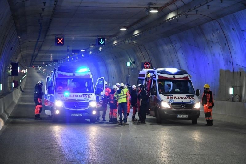 Tunel mogli przetestować ratownicy medyczni z pogotowia...