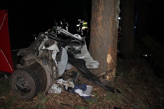 Tragiczny wypadek na drodze wojewódzkiej 175 w powiecie choszczeńskim. Zginęły trzy osoby